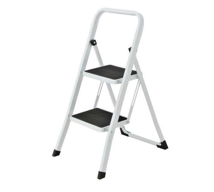 2-step-ladder-black-white-makro